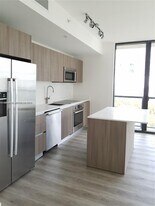 201 SW 17th Rd, Unit 606 in Miami, FL - Building Photo