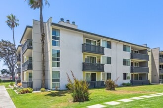 4200 S Harbor Blvd in Oxnard, CA - Foto de edificio - Building Photo
