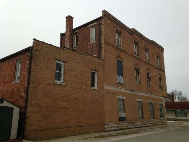 202 W Main St in Farmersburg, IN - Foto de edificio - Building Photo