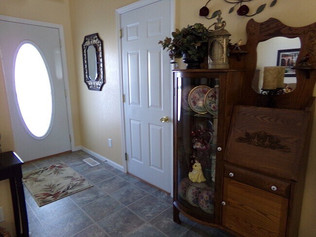 907 Nicole St in Rapid City, SD - Building Photo - Building Photo