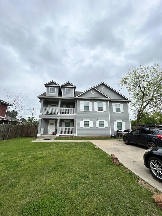 825 Ave B in College Station, TX - Building Photo