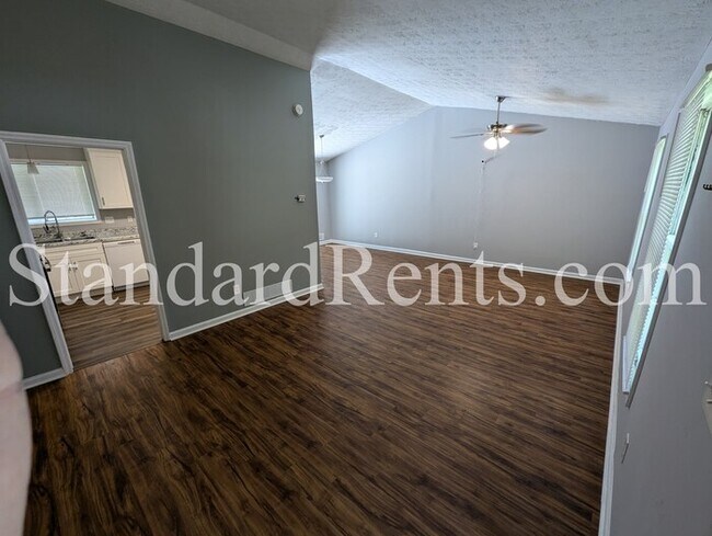 4650 Aberdeen Ln in Stone Mountain, GA - Foto de edificio - Building Photo