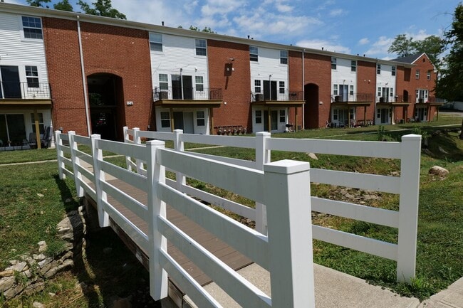 Arbors North in Dayton, OH - Building Photo - Building Photo