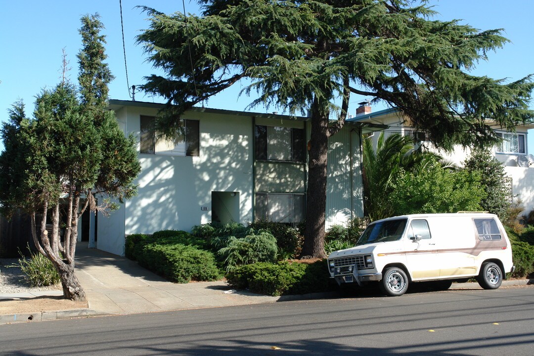 816 Bayswater Ave in Burlingame, CA - Building Photo