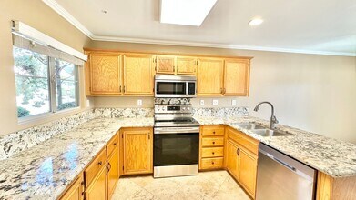 5743 Barbary Pl in Bonsall, CA - Building Photo - Building Photo