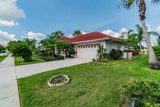 4974 Cedar Oak Way in Sarasota, FL - Building Photo - Building Photo