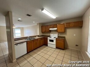 5202 Fountain Lake Dr in San Antonio, TX - Building Photo - Building Photo