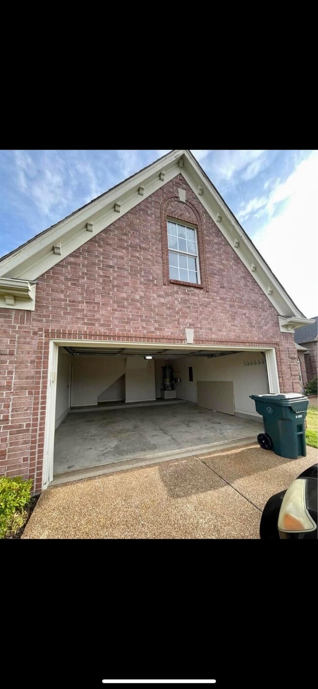 8240 Blue Lagoon Dr in Arlington, TN - Building Photo - Building Photo