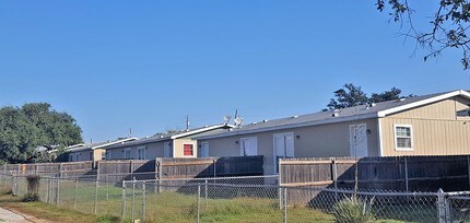 200A Aster St in Kingsland, TX - Building Photo - Building Photo