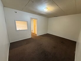 19 1/2 S Jefferson Ave in Iola, KS - Building Photo