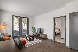 6160 N Rural St in Indianapolis, IN - Foto de edificio - Building Photo