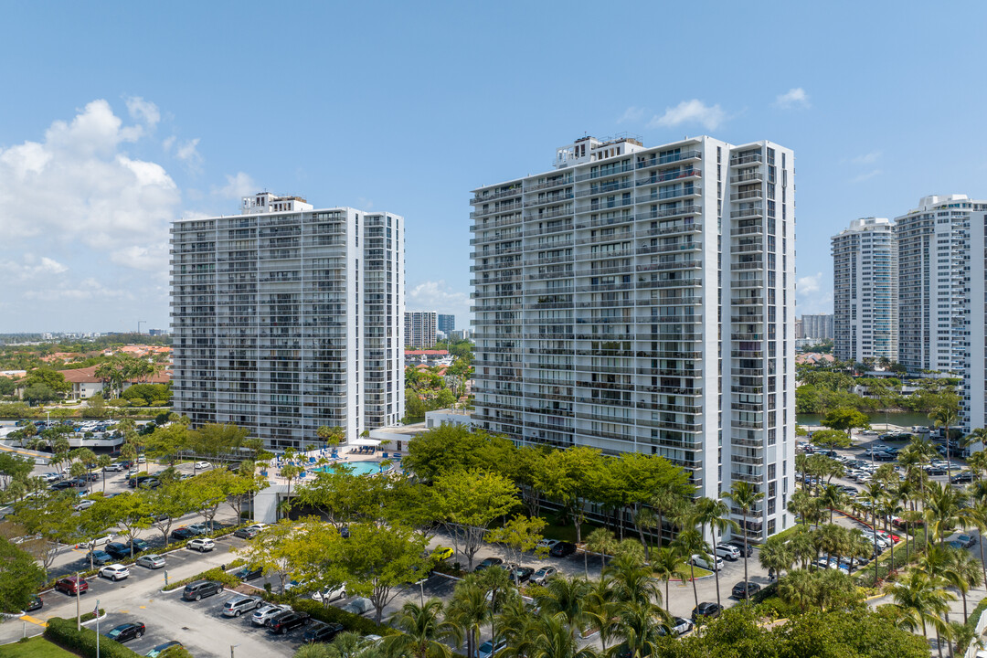 Flamenco Towers Condominiums in Aventura, FL - Building Photo