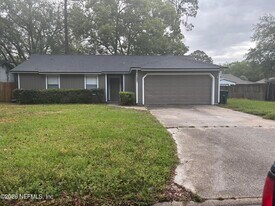 11251 Cloverhill Cir E in Jacksonville, FL - Building Photo