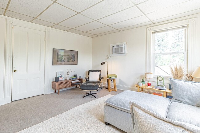 property at 19 Bellport Ln