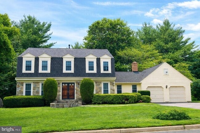 property at 7520 Royal Dominion Dr