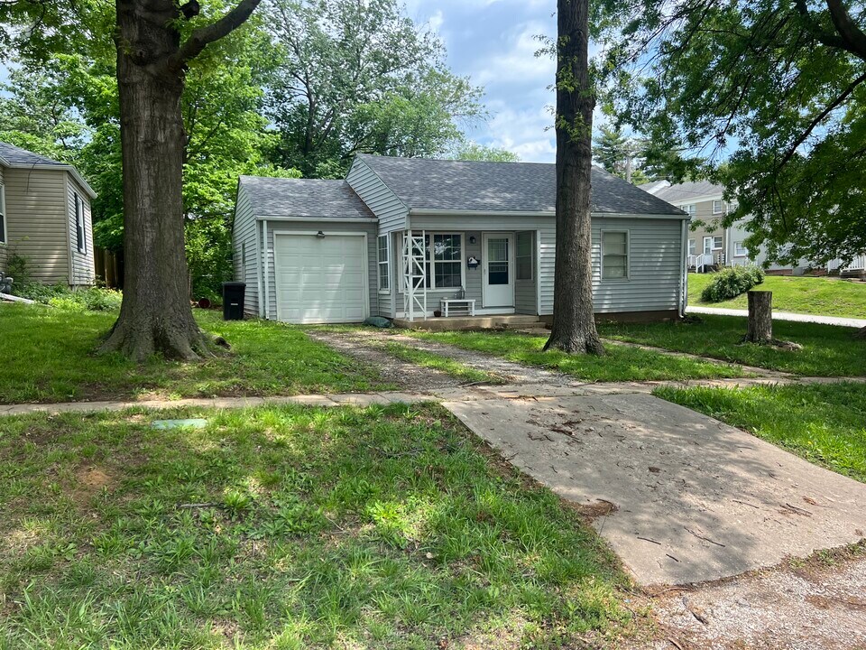713 N College St in Warrensburg, MO - Building Photo