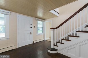 124 Washington Rd in Princeton Junction, NJ - Building Photo