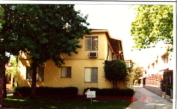 103 S Roosevelt Ave in Pasadena, CA - Foto de edificio