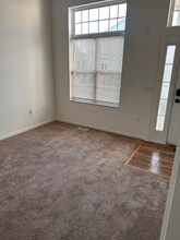 8257 Deering Oaks Dr in Columbus, OH - Building Photo - Building Photo