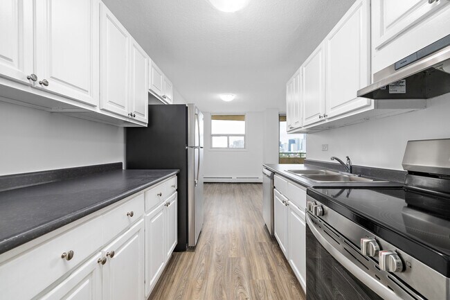 Riverside Towers in Edmonton, AB - Building Photo - Building Photo