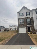 4900 Brookside Ct in Coopersburg, PA - Building Photo