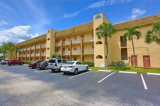 8225 Sunrise Lakes Blvd in Sunrise, FL - Building Photo - Building Photo