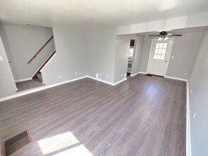 702 Maytide St in Pittsburgh, PA - Building Photo - Building Photo