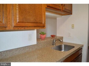 909 Ravens Crest Dr in Plainsboro, NJ - Building Photo - Building Photo