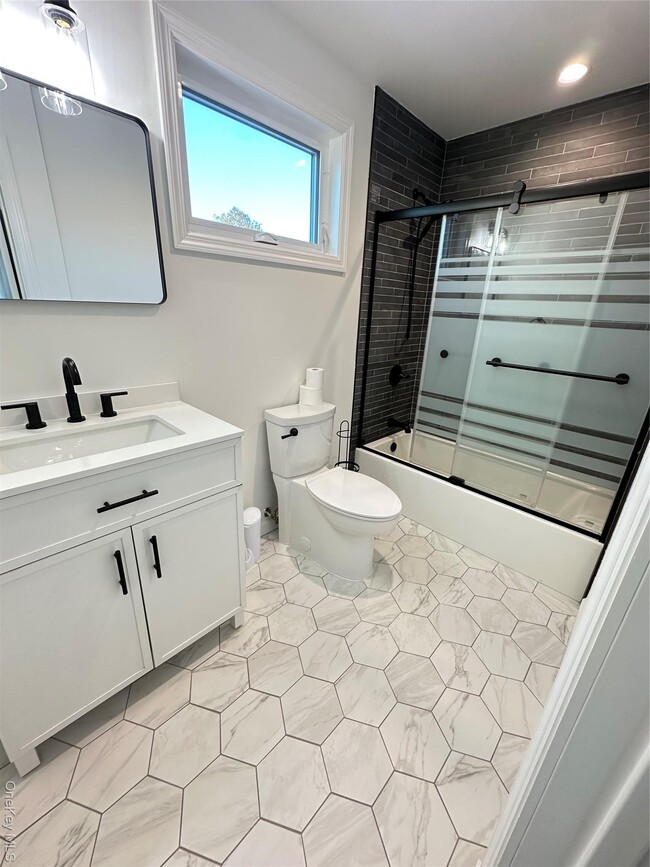 3071 Lowell Ave in Wantagh, NY - Building Photo - Building Photo