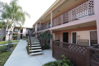 Las Palmas Condos in Chula Vista, CA - Building Photo - Building Photo