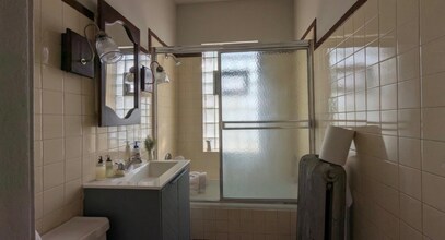 2015 N Leclaire Ave, Unit 1 in Chicago, IL - Foto de edificio - Building Photo