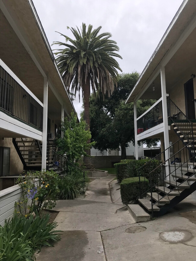 202 E Sacramento St Apartments and Nearby Altadena Apartments For Rent