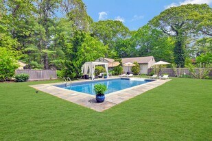 6 Cozy Ln in Shelter Island, NY - Building Photo