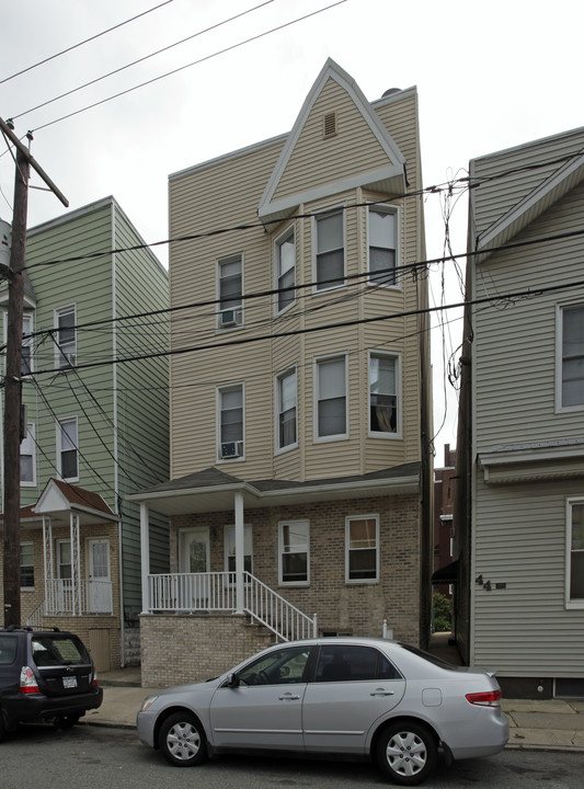 46 E 19th St in Bayonne, NJ - Building Photo