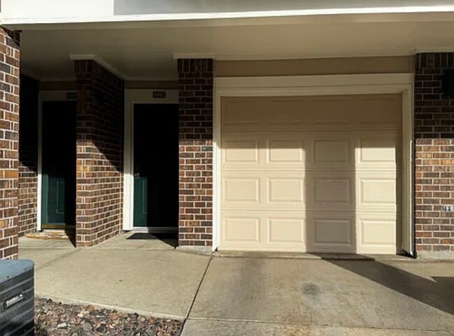 property at 1887 Spaulding Cir