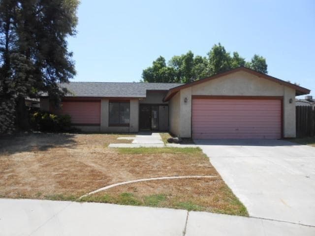 property at 4805 Glengary Pl