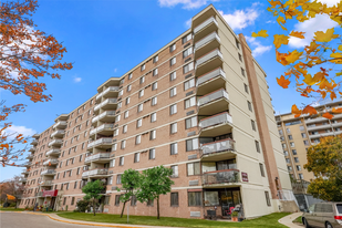 Highland Village in London, ON - Building Photo