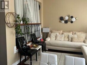 82 Henderson Dr in Aurora, ON - Building Photo - Building Photo