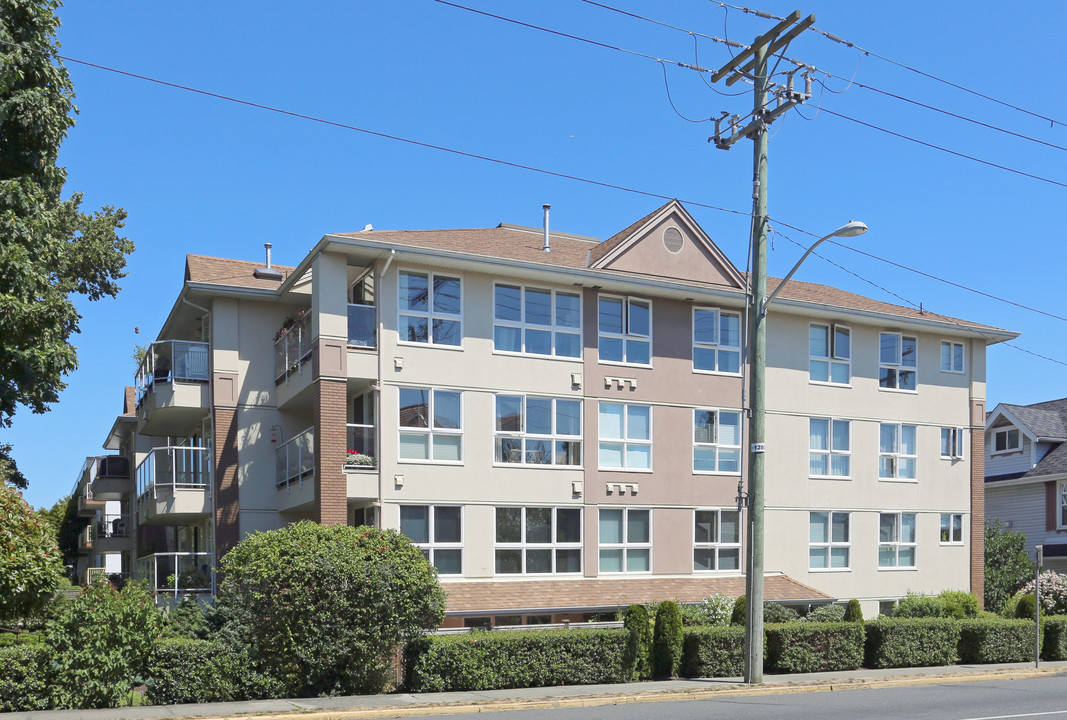 The Avenue in Victoria, BC - Building Photo