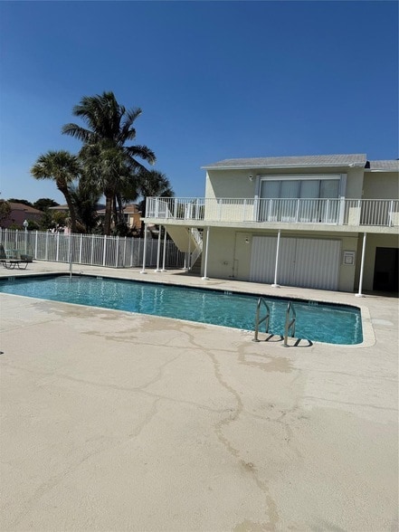 873 Crystal Lake Dr