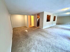 175 Mill Pond Rd in Hamden, CT - Building Photo - Building Photo