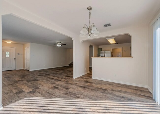 8314 Deer Creek Run in San Antonio, TX - Foto de edificio - Building Photo