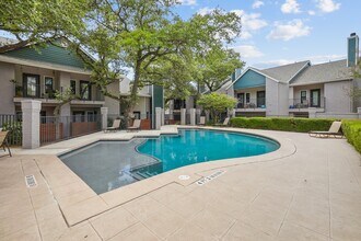 Apex Apartments in San Antonio, TX - Building Photo - Building Photo