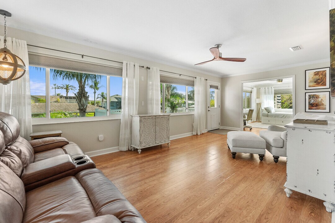 49 Christopher Ct in Palm Coast, FL - Building Photo