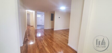90 S Main St, Unit 1 in Natick, MA - Foto de edificio - Building Photo