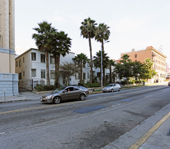 Normandie Garden Apartments in Los Angeles, CA - Building Photo - Building Photo