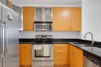 26 Ave at Port Imperial, Unit 309 in West New York, NJ - Foto de edificio - Building Photo
