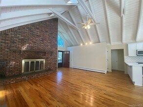 15 Crestview Dr in Remsenburg, NY - Building Photo - Building Photo