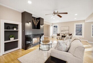 1500 E Kensington Blvd in Shorewood, WI - Building Photo - Building Photo