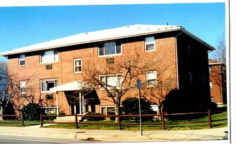 Carolina Court Condominiums in Waltham, MA - Building Photo